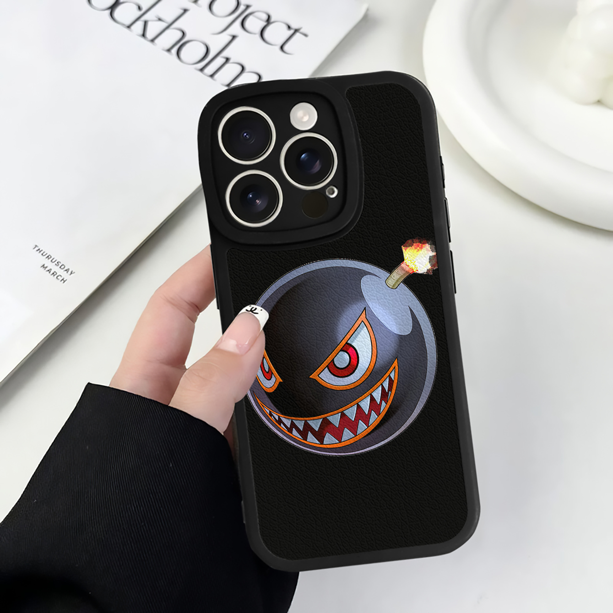（画像用） 遊☆戯☆王 Yu-Gi-Oh! 【iPhone 16シリーズ対応】シリコンスマホケース（レザー調） 材質：シリコン